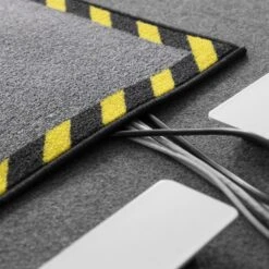 Kabelmatte Mit Warnumrandung | In 2 Größen Verfügbar 17 Kabelmatte Mit Warnumrandung | In 2 Größen Verfügbar -Floordirekt 24393 Cable Mat comp2 1600x1600 c7f91afe 7177 41f8 b6cb d660e5b34c85