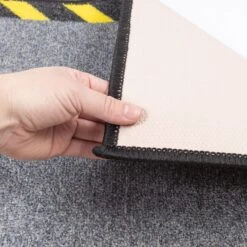 Kabelmatte Mit Warnumrandung | In 2 Größen Verfügbar 15 Kabelmatte Mit Warnumrandung | In 2 Größen Verfügbar -Floordirekt 24400 Kabelmatte 04 1600x1600 6145b0a1 7100 4645 a800 78a170160372