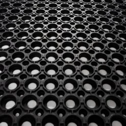 Gummi-Lochmatte | Arbeitsplatzmatte Aus Naturgummi | 90 X 150 Cm 12 Gummi-Lochmatte | Arbeitsplatzmatte Aus Naturgummi | 90 X 150 Cm -Floordirekt 26826 Schwerlast ringgummi 03 1600x1600 5f4519bf cb65 436c b6c0 41cd938dbe01