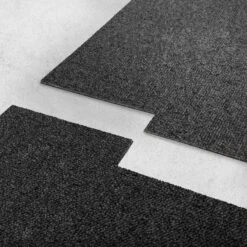 Teppichplanke | Nevada | 25 X 100 Cm | Selbstliegender Bodenbelag -Floordirekt 27995 Navada Plank 77 Anthrazit 04 1600x1600 436b4d4e c438 46bf b822 609a400f0438