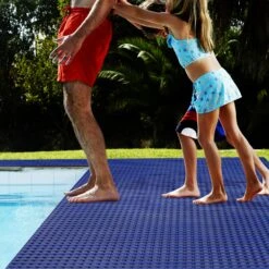 Antirutschmatte Aqua-Grip Für Barfußzonen | Antibakterielle Beschaffenheit | 12 Mm -Floordirekt Antirutschmatte Aqua Grip Blau Schwimmbad