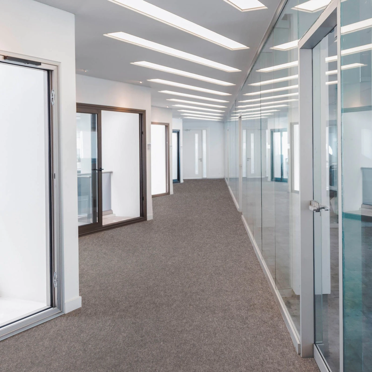 Event- Und Messeteppich Auf Maß | Turbo | Pflegeleichter Gangläufer | Für Messe, Events, Schule & Büro 11 Event- Und Messeteppich Auf Maß | Turbo | Pflegeleichter Gangläufer | Für Messe, Events, Schule & Büro – Bild 9