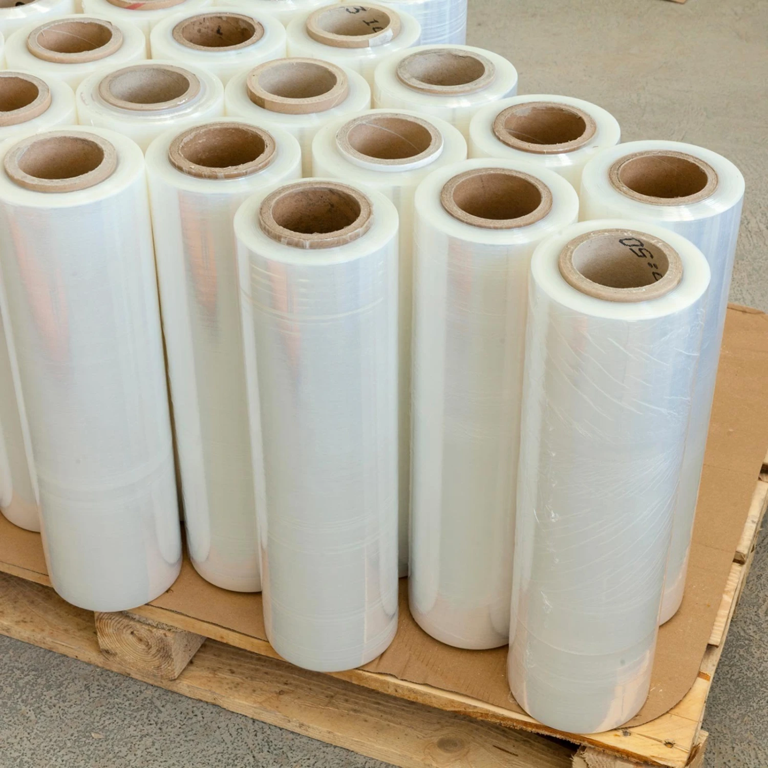 Handstretchfolie | Transparent | Rollenlänge: 300 Meter | 6 Oder 12 Rollen 6 Handstretchfolie | Transparent | Rollenlänge: 300 Meter | 6 Oder 12 Rollen – Bild 4