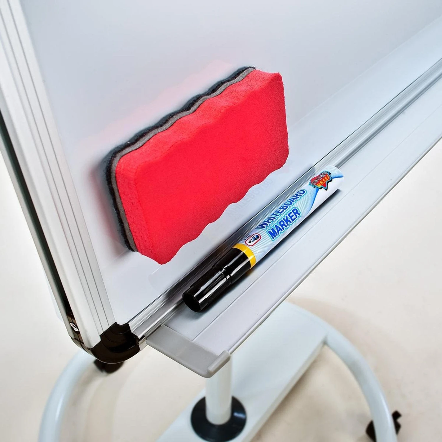 Mobiles Flipchart Shark | Rollenfuß | Höhenverstellbar 10 Mobiles Flipchart Shark | Rollenfuß | Höhenverstellbar – Bild 8