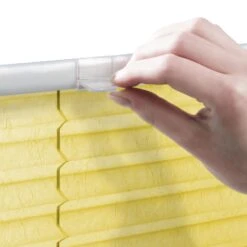 Faltrollo | Magic Large | Länge: 200 Cm | Ohne Bohren | Für Alle Wohnbereiche 36 Faltrollo | Magic Large | Länge: 200 Cm | Ohne Bohren | Für Alle Wohnbereiche -Floordirekt plissee gelb detail 3