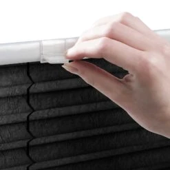 Faltrollo | Magic Mini | Länge: 100 Cm | Ohne Bohren | Für Alle Wohnbereiche 36 Faltrollo | Magic Mini | Länge: 100 Cm | Ohne Bohren | Für Alle Wohnbereiche -Floordirekt plissee schwarz detail 3 796b5b3e ea57 4818 b06d 4a708ba315cc